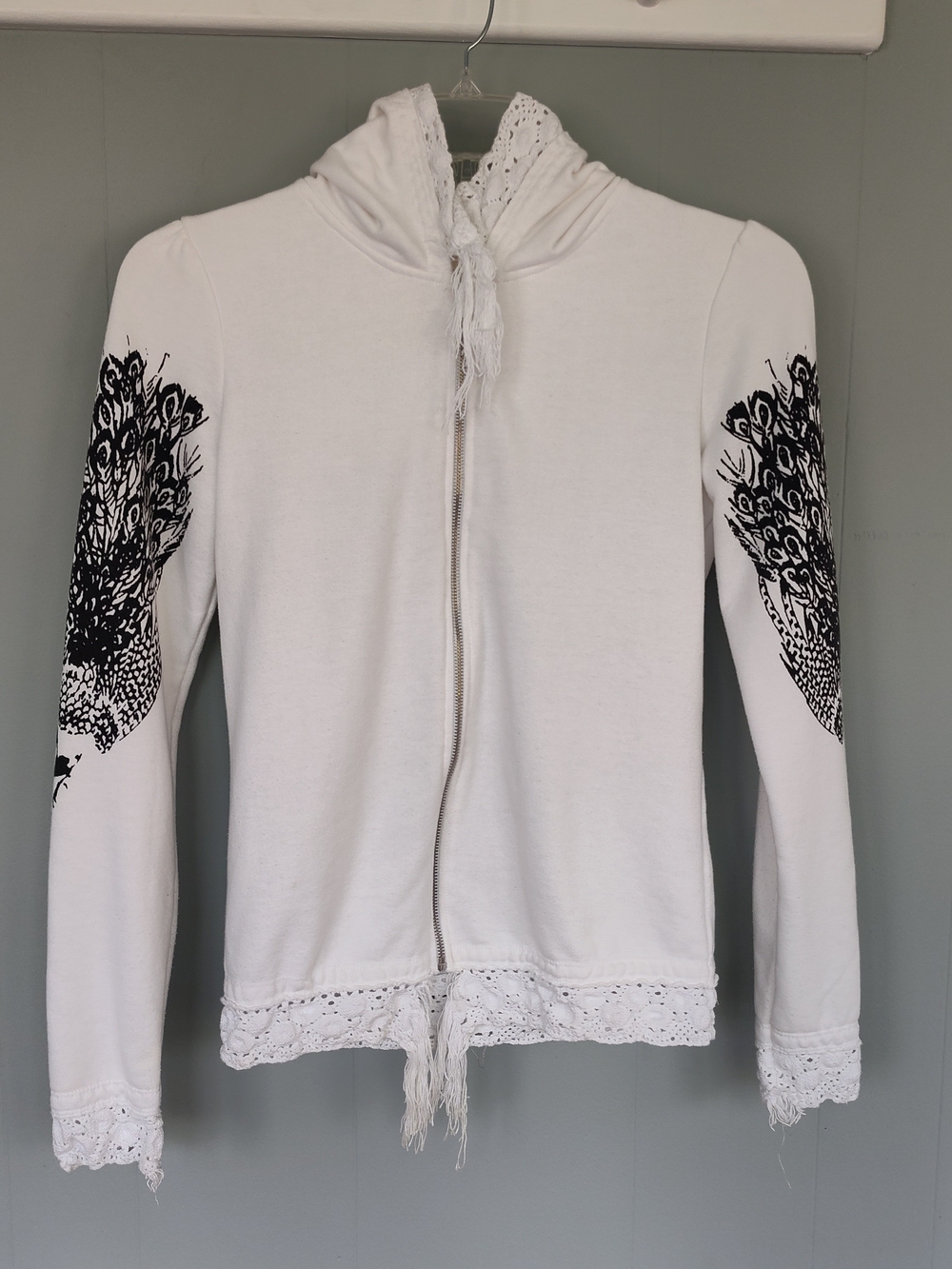 Vintage White Zip-Up Hoodie Jacket with Black Sleeve Print - Small